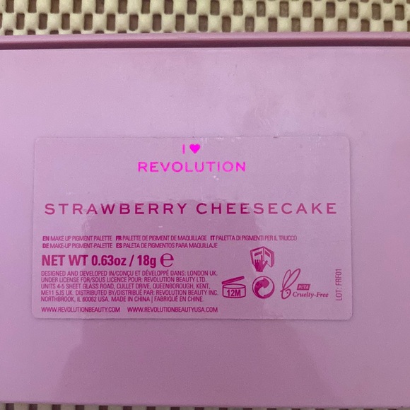 Makeup Revolution Shadow Palette - Picture 3 of 3